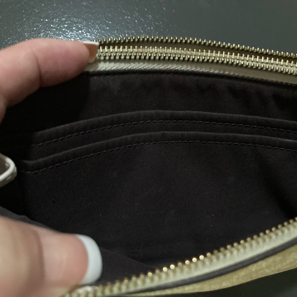 💥Authentic Coach Signature Canvas wallet in excellent condition! 💥 - Picture 7 of 10